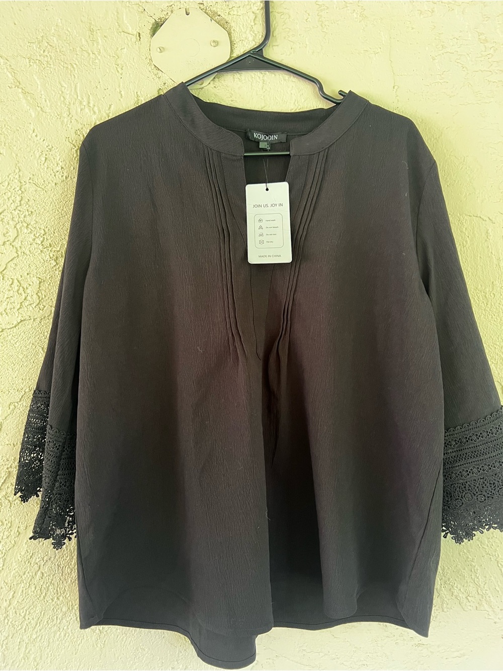 Black Women's Lace-Sleeve Tunic Top